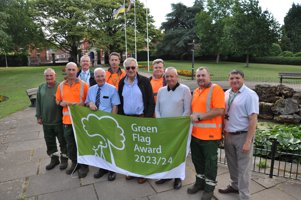 Councillor Darrell Pulk with Bassetlaw District Council parks and open spaces staff, holding the Green Flag for Kings' Park (Retford) 2023/24