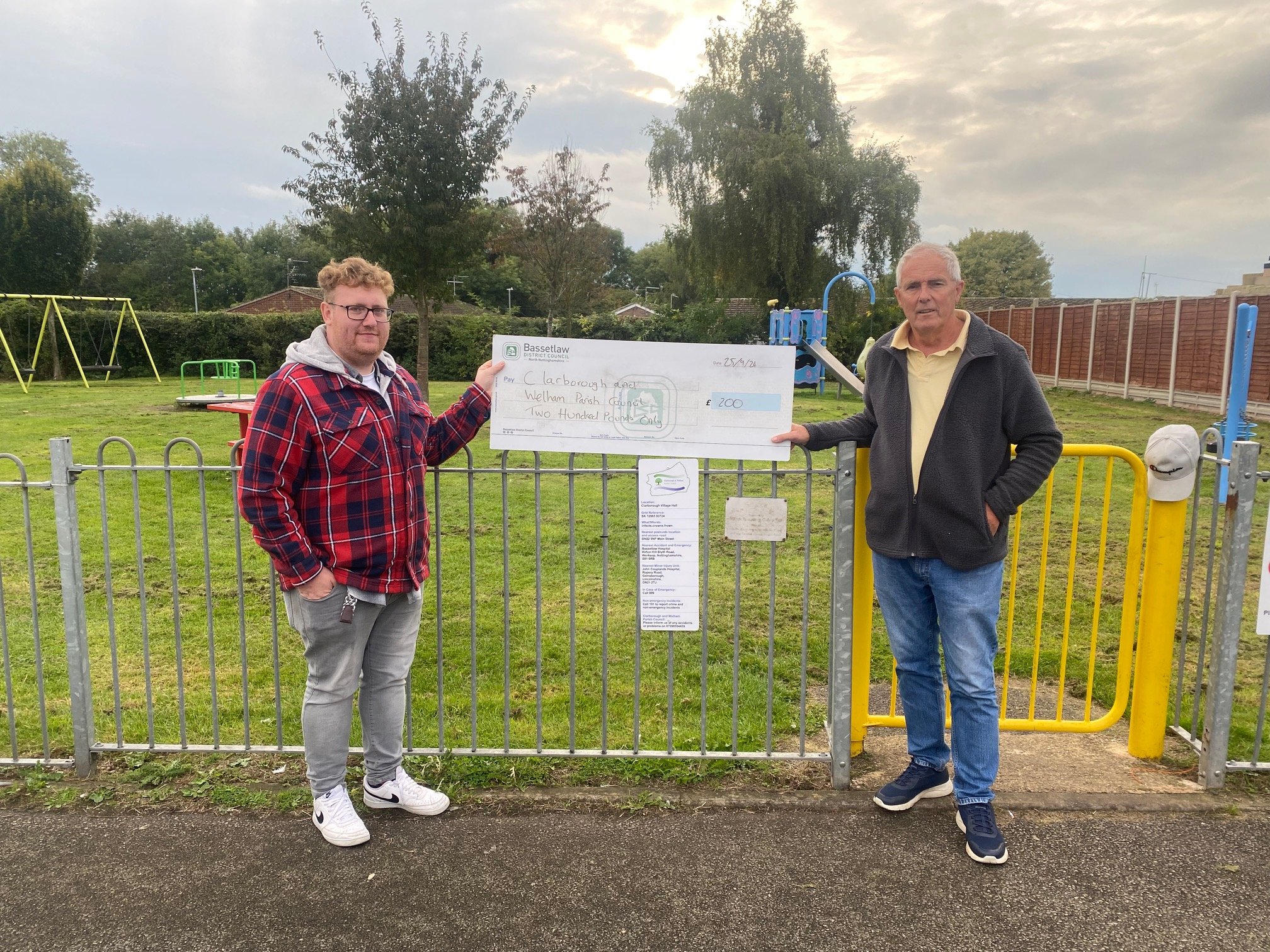 Councillor contributes to new emergency signs in Clarborough